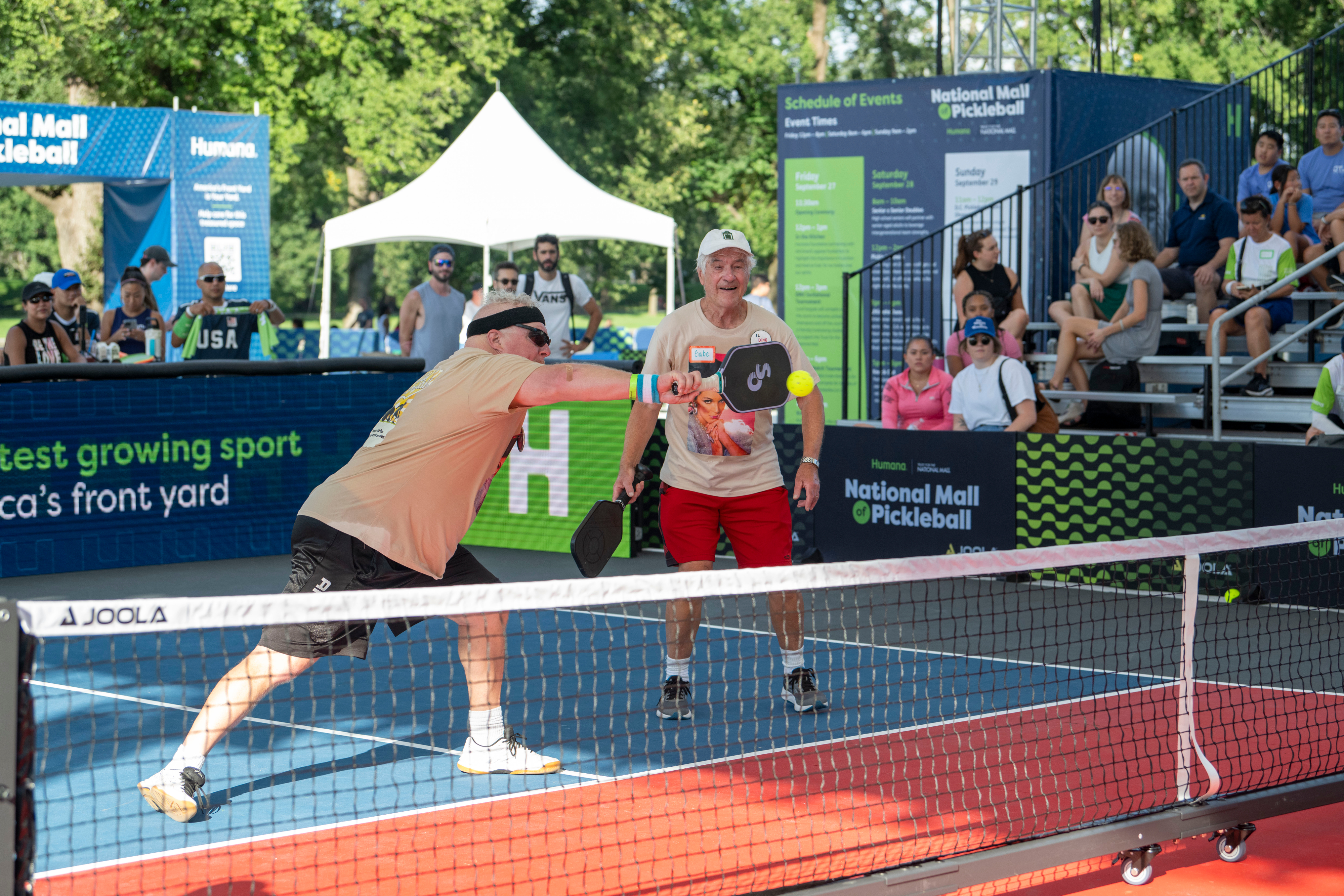 Pickler stretching to return a strike from the opposing team.